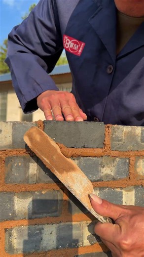 Brick Wall Construction Process: Every Step from Laying to Troweling!