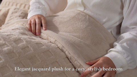 Amélie Home Waffle Comforter Queen Set, Khaki Fluffy Fleece Bedding Set, Super Soft Fluffy Plush Bedding Set for Winter, 3 Pieces, 1 Fuzzy Comforter and 2 Pillowcases