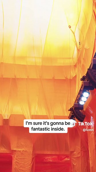 Louis Vuitton Women's SS24 Show: VIP Guests Arrivals