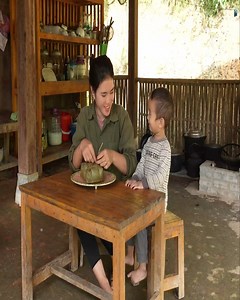 Unwrapping our unique activated charcoal Banh Chung for a tasty treat! 🌿😋 #BanhChung #TraditionalFood #viralreels #trendingvideos | Flavors of Home
