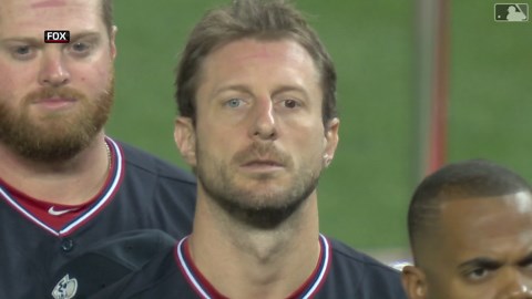 D.C. Washington entona himno