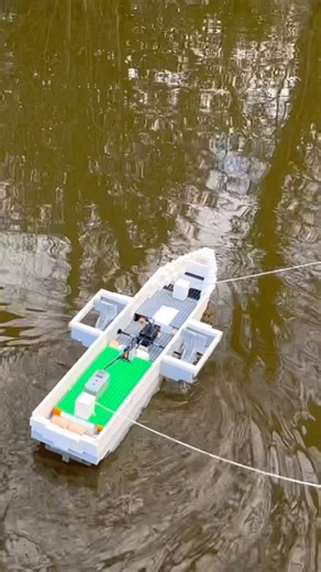 Lego boat moc propulsion test at canal