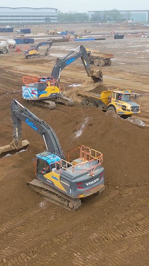 14K views · 437 reactions | Collins Transport, EnviroTrac and Collins Earthworks working together on a project recently. #collinsearthworks #collinstransport #envirotrac #construction #excavator #heavyequipment #bulldozer | Collins Earthworks Ltd | Facebook