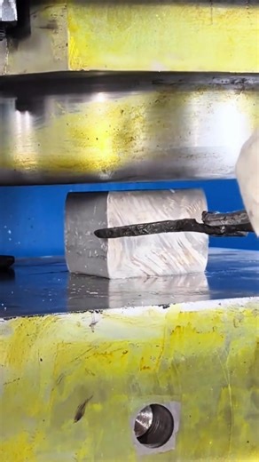 The heated aluminum block becomes as soft as modeling clay.#forging #forge #aluminum #heattreatment #factory