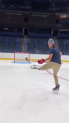 Hockey tricks 💪👏😎 #hockey #nhl | hockey