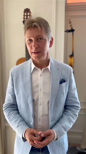 Wat een magisch moment ✨ Afgelopen week liet ik een select gezelschap voor het eerst luisteren naar mijn nieuwe album Helmut Lotti goes Classic – 30 Years Jubilee Edition. Ik ben zó trots op het resultaat 🙏❤️ 📀 Eerste single: 12 september 🎥 TV-special opname: Antwerpen Centraal, deze vrijdag 💿 Album release: 7 november 🎶 Start concertreeks: 10 november Wil jij er bij zijn of alvast bestellen? 👉 helmutlotti.com #HelmutLotti #30YearsJubilee #GoesClassic | Helmut Lotti