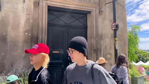 tips jadi seungkwan dong biar bisa ketemu seventeen dijalan 😁🤭 #jeonghan #wonwoo #seungkwan #seventeen #kpop