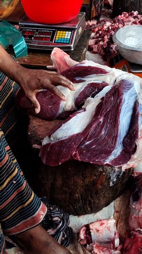 Watch This Blade Glide Through Beef 🥩