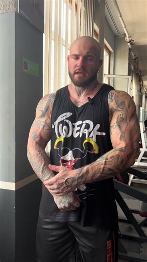 Записаться на онлайн тренировки можно по ссылке в моём профиле, либо через директ Инстаграма🔝✅ #какпохудетьбыстро #сушкатела #какубратьцеллюлит #какубратьживот #кардио #какнакачатьпопу #тренеронлайн #программатренировок