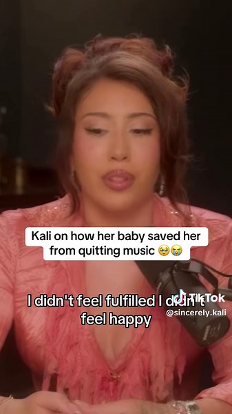 Her baby brought her love back to music and that is just so… 😭😭😭😭😭 #kaliuchis #kali #kuchis #kaliuchisstan #kaliuchisedit #pregnancy #motherhood #postpartum #angiemartinez #interview