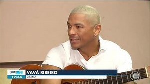 Cantor Vavá Ribeiro faz show comemorativo no Theatro 4 de Setembro