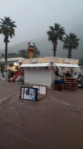 Currently ölüdeniz main strip. Weather is crying because season is finishing. | Phototweety Slymn Acr