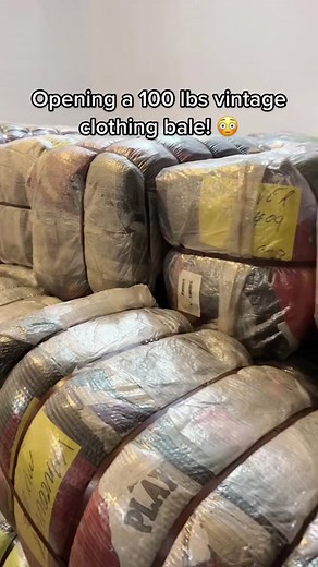 The best of the best 🤩 Vintage Boxes with 20 different categories 🔥🔥 Only at pre-owned-box.com #fyp #vintage #secondhand #sweaters #hoddies