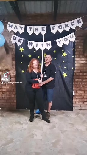 Our Star Wars gender reveal 😁 #LukeOrLeia #starwars #genderreveal #lightsaber @sabervault credit:@bryndle25