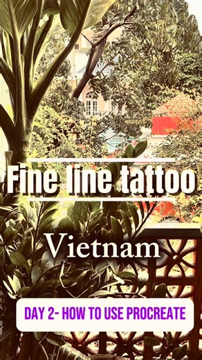 【2日目／ベトナム短期スクール】 今日は Procreateの使い方 をしっかり学んで、学んだ内容をそのまま 人工皮膚で実践 しました。 デザインをスムーズに作るためのブラシ設定やレイヤー管理、細いラインを綺麗に描くためのポイントまで、プロの視点から細かく教えていただきました。 実際に人工皮膚でやってみると、 ⚫︎ラインの角度 ⚫︎圧の安定 ⚫︎スピードのバランス どれもデザインとリンクしていて、理解しながら手を動かす大切さを実感。 少しずつ形になってきて、とても充実した一日でした✍️✨ 引き続き、確実に身につけていきます。 @pim_fineline @anh_fineline #finelinetattoo #finelinetattoos #finelineartist #ファインラインタトゥー #ファインライン #tattooartist #tattoostyle #tattoostudio #タトゥーアーティスト #タトゥー練習 #タトゥー講習 #レタリングタトゥー #ラインワーク #細線タトゥー #tattooapprentice #tattootraining #tatt