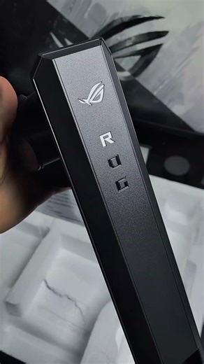 Unboxing the ASUS ROG Strix OLED XG27AQWMG
