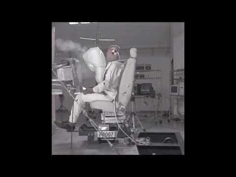 Aircraft pilot's seat crash landing test with and without airbag