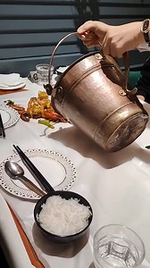 Je suis à table 😋😋😋 | Lysa Biya