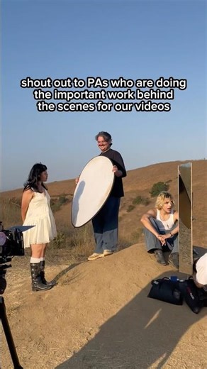 Production Assistants CARRY film sets