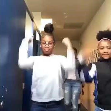 Teacher Catches Girls Dancing in Locker Room | Stan Twitter