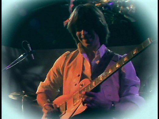 Steve Hackett - Spectral Mornings - Live 1978 - Musikladen [Remastered] Video Deinterlace, Upscaling, Sharpening, Denoise, Regrade by BrunoSamppa, 2020 Audio Remastered by BrunoSamppa, 2020 This time i handled to mitigate the electronic fog effect introduced by the director of the show that blurred in white all the images of this song. Radio Bremen production - Germany, 8th November 1978 Recorded prior to the release of the Spectral Mornings album - Steve Hackett (lead guitar) - John Hackett (fl