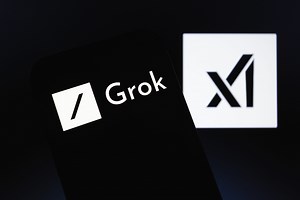 Grok Imagine cu spicy mode. Elon Musk lansează generatorul AI de imagini și video NSFW