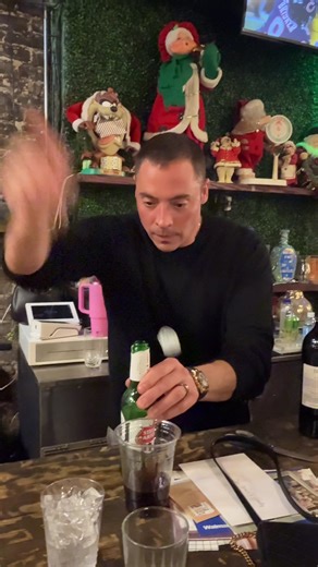 Jeff Mauro (@jeffreymauro)’s videos with Hippy Hippy Shake - Georgia Satellites