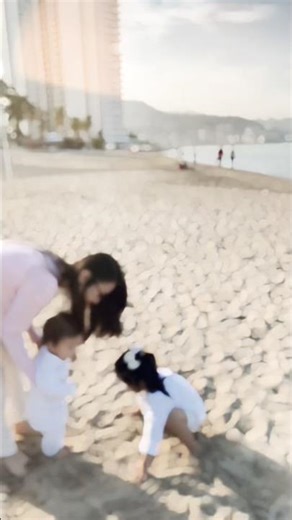 Có những ngày với hai em bé hay mè nheo, nhìn các con chơi cùng nhau, oánh nhau lại thương rồi vui=)