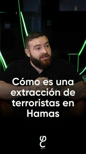 Sabiduria.Cast on Instagram: "Misiones encubiertas, pueblos vigilados, arrestos en movimiento. Así opera Duvdevan, las fuerzas que detienen a los objetivos más buscados sin que nadie los vea venir. Mirá la entrevista completa a @itsmaurito en Youtube o escuchala en Spotify. Link en la biografía @franchupardo"