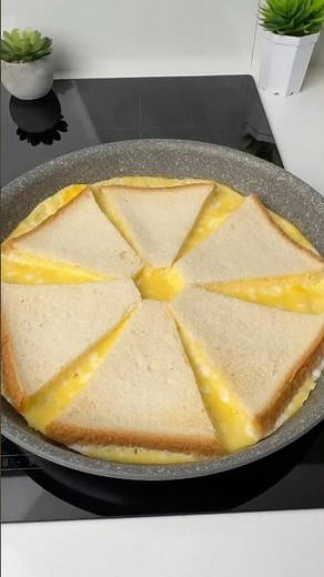 HOW TO MAKE THE BEST EGG AND BREAD BREAKFAST IN MINUTES!