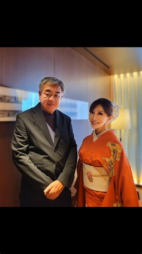 女性ソムリエ/ワイン講師 林 麻由美 on Instagram: "🏆 LUXURY JAPAN AWARD 2026 一般社団法人ラグジュアリージャパン観光機構 「ホテル・オブ・ザ・イヤー2026」 「レストラン・オブ・ザ・イヤー2026」 海外の富裕層インバウンドにふさわしい、 この時代を代表する優れたホテルとレストラン “ベスト10” を選出いたしました。 代表理事・宮山直之様のもと、 以下の委員により選考が行われました。 👤建築家 隈研吾氏（委員長） 👤料理評論家 山本益博氏 👤フードコラムニスト 門上武司氏 👤ガストロノミー・プロデューサー 柏原光太郎氏 👤A.T.カーニー日本法人代表 梅澤高明氏 👤ワイン総合コンサルタント＆エデュケーター 林麻由美 12月3日に国内外へ発信予定です🌏 どうぞお楽しみに✨ エディッションホテル銀座のお料理と、 スイスのシャスラワインのペアリングもLuxuryでした💕 ちなみに昨年の受賞はこちらから&#