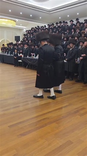 Toldos Tzvi Spinka Rebbe Approaches The Kallah for Mitzvah Tantz With the Holy nigun 4 stanzas