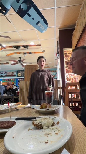 Sorpresas para camareras: ¡elige tu mano! 💸