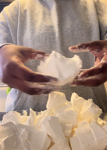 This crunch has no business being this satisfying. ⚠️DO NOT CONSUME, ASMR PURPOSES ONLY ➕Join the community for more videos #cornstarch #cornstarchchunks #cornstarchchunkeating #food #asmrsounds