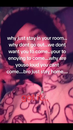 your_girl_money🤑🤑 (@miranda.drees)’s videos with she's not real - i don't like mirrors