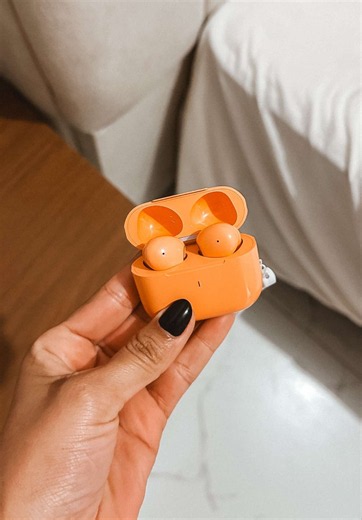 Fone de ouvido lindo com som perfeito e cores variadas