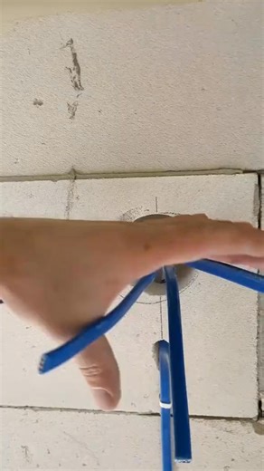 how to connect wires in a junction box without using special pullers to disconnect #electricalwork #electrician #electrical #electricaltricks | Daily Electrical Tricks