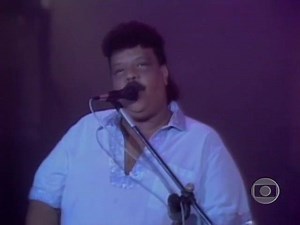 Em 1987, no #GloboDeOuro, Tim Maia cantou "Telefone". O cantor e compositor completaria 75 anos hoje. https://glo.bo/2fOD9Gm #MemóriaGlobo | Memória Globo