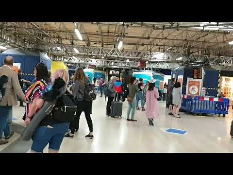 LEEDS RAILWAY STATION- ENGLAND