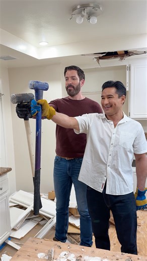 Turns out Mario Lopez's muscles aren’t just for show | Drew Scott