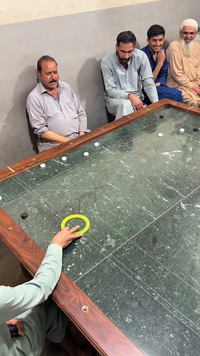 Ultimate Carrom Battle: Striker King Showdown