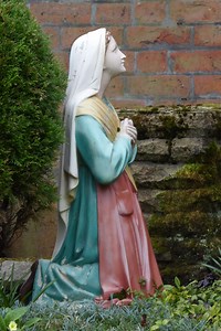 Kneeling statue as OOC at iso400