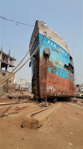 How to remove paint and rust from old large ships