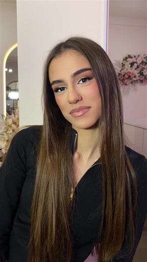 How to Achieve a Clean Makeup Look