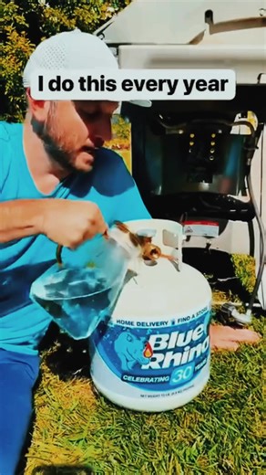 The NoPane Handle is a propane tank handle designed to make lifting, carrying, and swapping tanks easier and more comfortable. Built for camping, RV life, grilling, and outdoor setups. @hildebrantrv Link in bio to order 🛒 #grilling #backyard #Summer #bbq #viralvideos