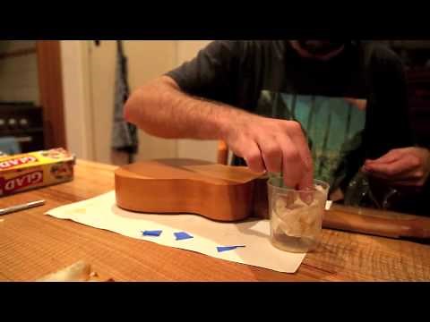 How to make a Ukulele 16 - applying shellac - french polish