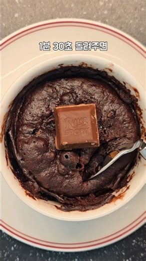 I made it again! 3-minute chocolate cupcakes 🤎