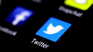 Twitter considers paying its employees in bitcoin