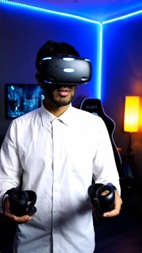 I almost threw the VR headset 😱 #fnaf #scarygaming #gaming #shorts