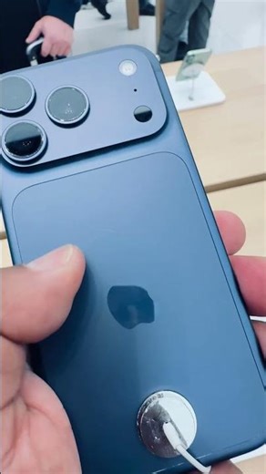 iPhone 17 Pro Scratch Warning - Matte Back Already Marked on Launch Day! 😳